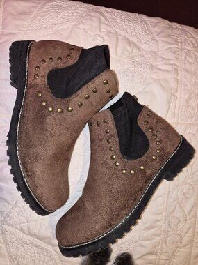 Seven7 Romanoff Waterproof Easy Pull-On Ankle Booties